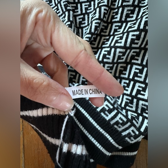 Black and White Sweater - Picture 4 of 5